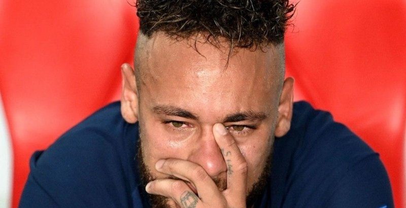 نیمار: یادم میاد به مادرم گفتم بیسکویت میخوام، ولی گفت هیچ پولی در بساط نداریم منم گفتم روزی آن قدر پولدار می‌شوم که یک کارخانه بیسکویت می‌خرم و هر وقت که بخواهم، می‌خورم…