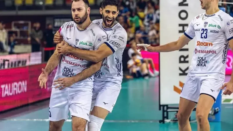 نابغه والیبال جهان در آغوش کاپیتان سابق ایران