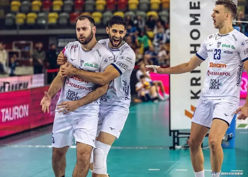 نابغه والیبال جهان در آغوش کاپیتان سابق ایران