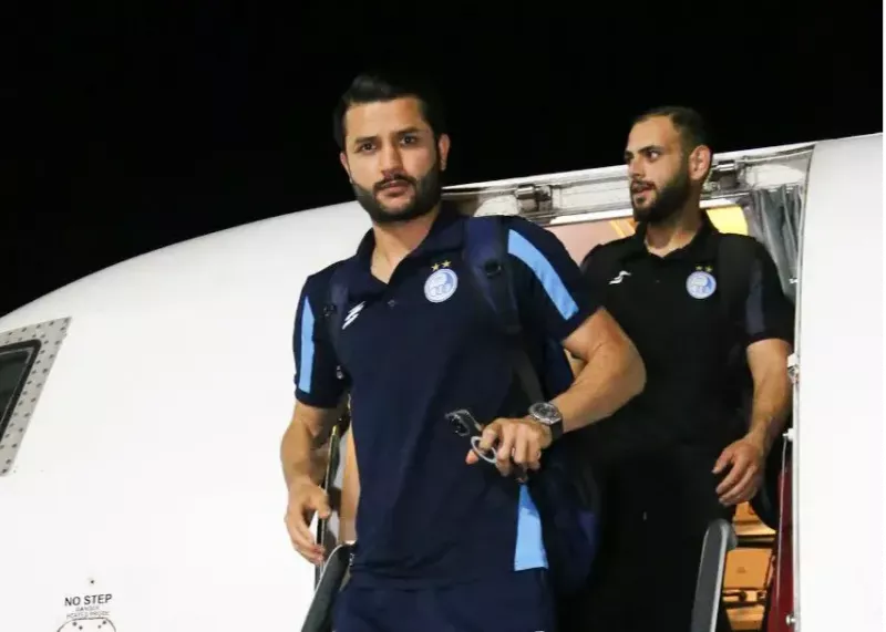 هواپیمای استقلال برای صدرنشینی فرود آمد