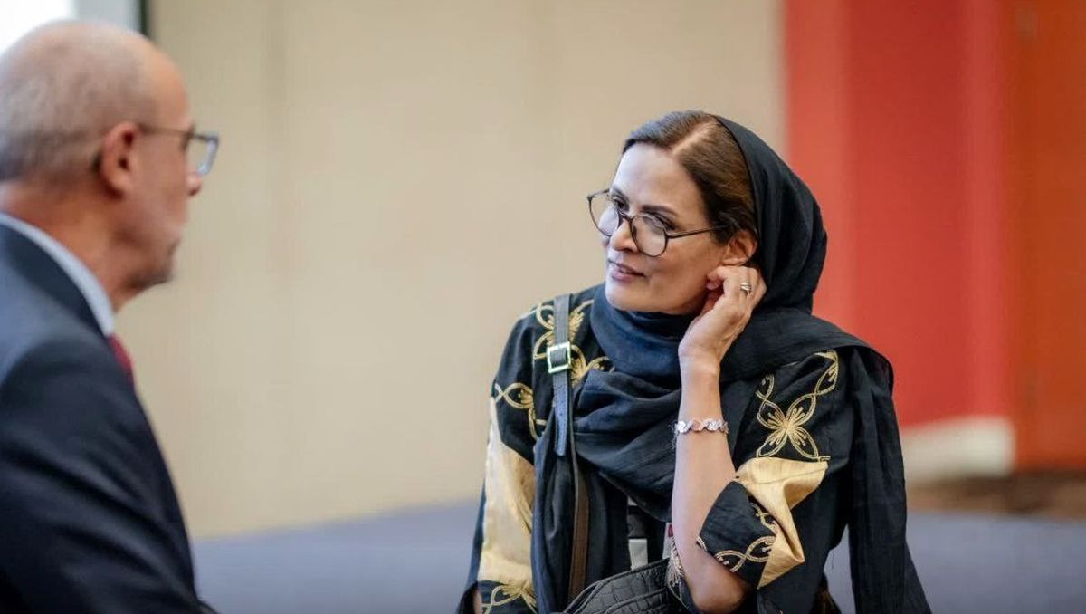 انتقاد تند سایت جبهه پایداری از شل حجاب خانم معاون