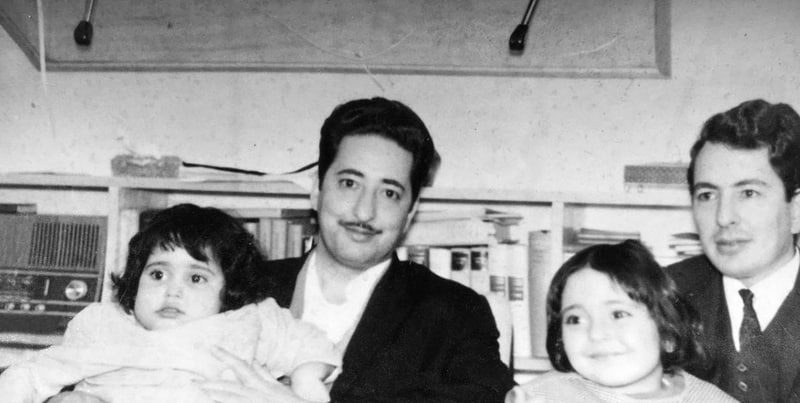 قاب تاریخ|  جوانی بنی‌صدر، مصدق، تختی و فاطمی روی دستان انقلابیون