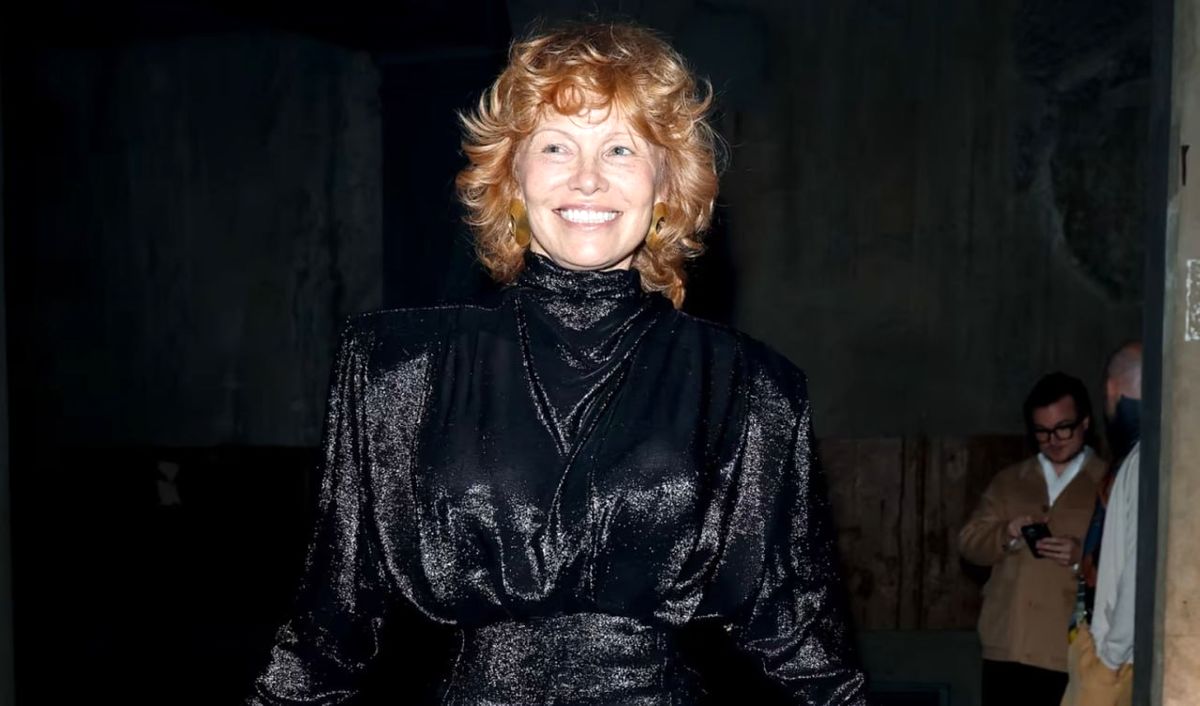 دلبری بازیگر ۵۸ ساله در هفته مد پاریس