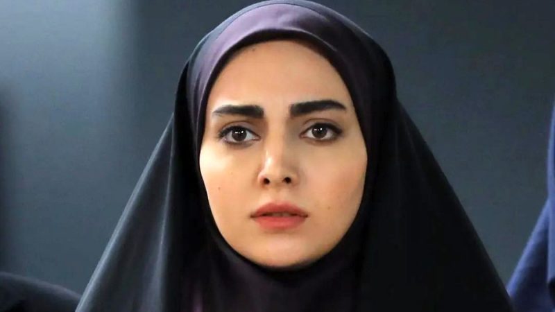 سلفی مهشید جوادی بازیگر سریال بچه مهندس در خودروی شخصی‌ اش؛ چه ماشینی سوار میشه؟