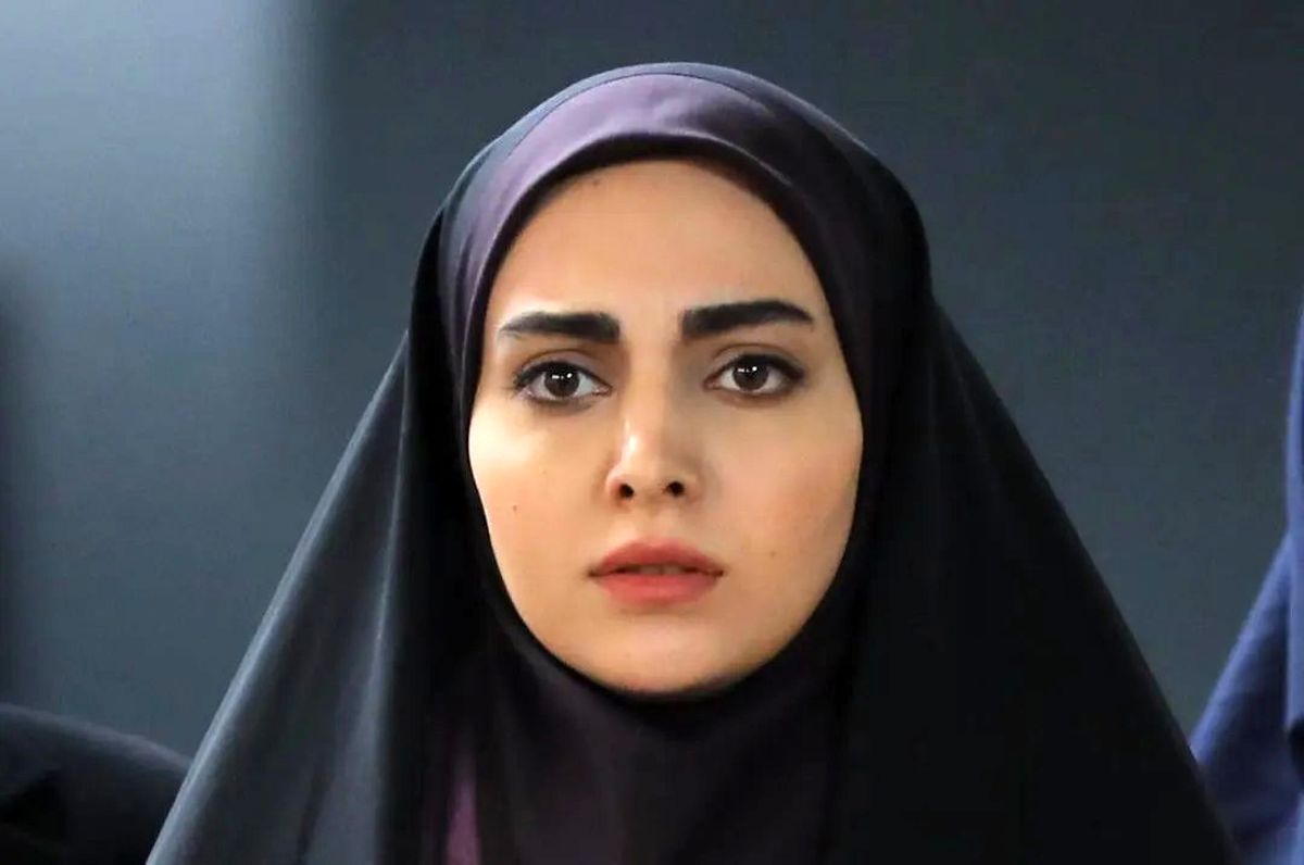 سلفی مهشید جوادی بازیگر سریال بچه مهندس در خودروی شخصی‌ اش؛ چه ماشینی سوار میشه؟ - فرهنگی