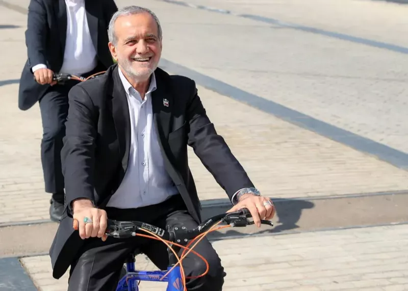 رییس جمهوری و دوچرخه‌سواری مفصل در اصفهان