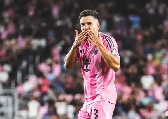 رسمی: جوردی آلبا کفش‌ها را آویخت