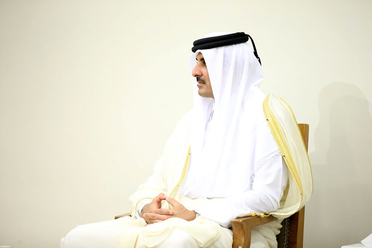 راز استایل امیر قطر در سفر آفریقایی؛ آیفون ۱۲ در دست شیخ تمیم چه پیامی دارد؟