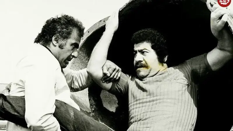 عکس| سفر زمان؛ «حسین گیل» بازیگر سینمای قبل از انقلاب در جبهه در بین رزمنده‌ها