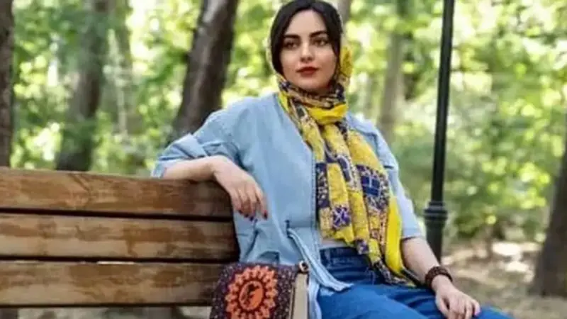 قاب تاریخ| «مهشید جوادی» و عوامل پشت‌صحنه سریال «آنام» در دشت شقایق