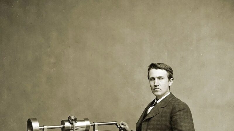 تصویری نادر از ادیسون و گرامافونی که دنیا را تغییر داد!