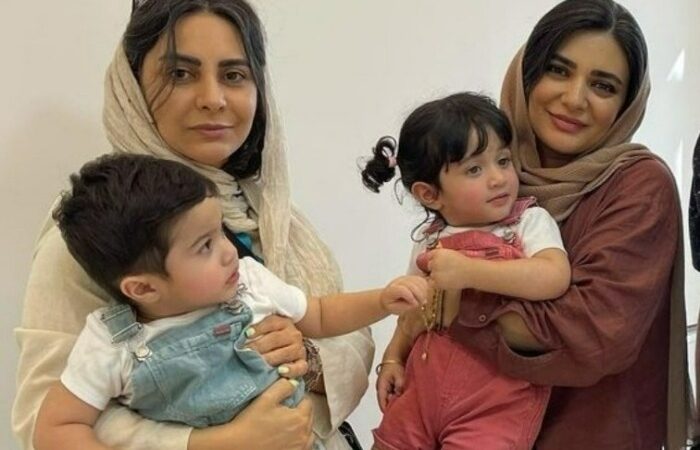 خاطر بامزه لیندا کیانی از دوقلوهایش: دوقلوهام یه تلفن قدیمی از کشو برداشتن و شماره گرفتن و داشتن حرف میزدن … خیلی عجیب بود..