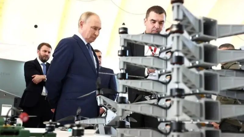 فعالیت‌های هوایی مشکوک در آسمان اروپا افزایش یافته/ پهپاد‌ها در ۱۵ کشور عضو ناتو مشاهده شده‌اند/ پوتین با این اقدام تلاش می‌کند توجه بین‌المللی را از اوکراین منحرف کند/ اقدام روسیه مشابه روش چین در آزمایش «صبر دفاعی» تایوان است