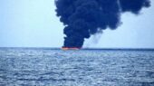 آتش‌سوزی مرموز نفتکش عازم روسیه در دریای سیاه؛ خدمه نجات یافتند