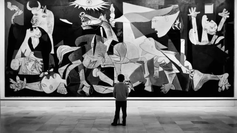 وقتی خیابان‌های شهر شبیه به کابوس‌های پیکاسو می‌شود؛ تجربه‌ای متفاوت از گرنیکای ملموس در زندگی روزمره