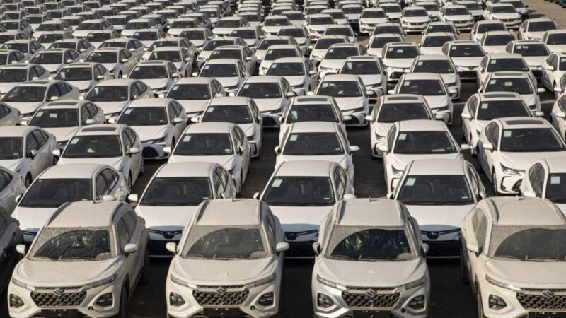 چرا خودروهای وارداتی ۹ ماه پس از وعده تحویل هنوز به دست خریداران نمی‌رسد؟