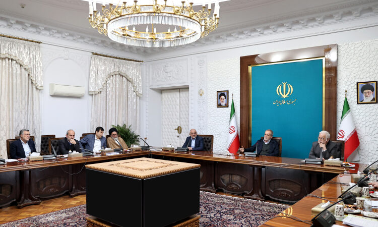 پزشکیان هشدار داد: بدن‌نمایی زنان چگونه به سرمایه اجتماعی کشور آسیب می‌زند؟