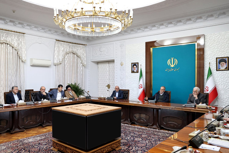 پزشکیان هشدار داد: بدن‌نمایی زنان چگونه به سرمایه اجتماعی کشور آسیب می‌زند؟