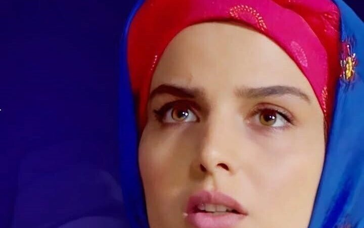 یادی کنیم از سلفی صمیمی غزاله اکرمی با بهادر زمانی در پشت صحنه سریال پرطرفدار «سوجان»/ آدم حسابی، پهلوون صفت و مشتی