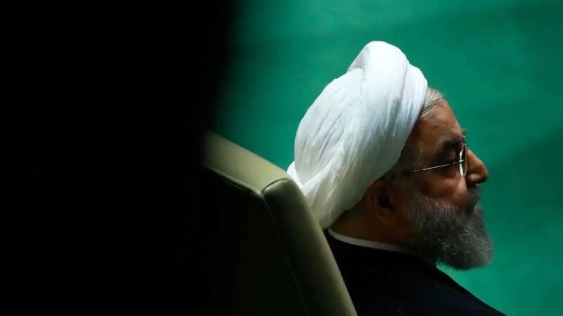 سکوت مرموز حسن روحانی در برابر اتهامات سنگین؛ پشت پرده حملات سیاسی چه می‌گذرد؟