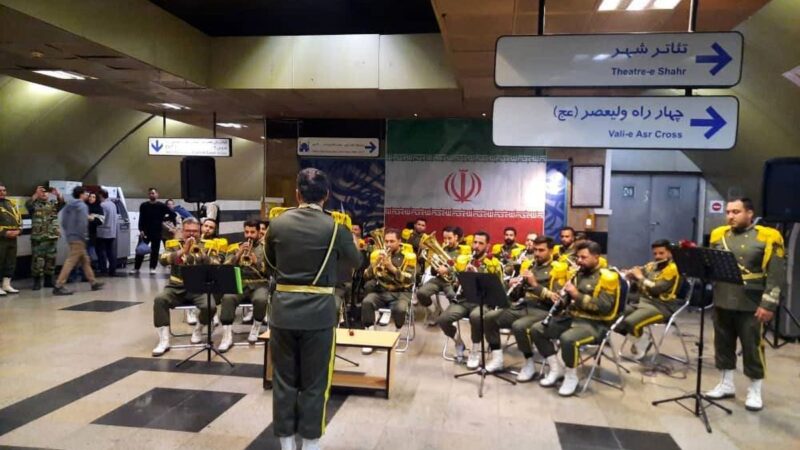 پخش مارش نظامی از ایستگاه مترو تهران