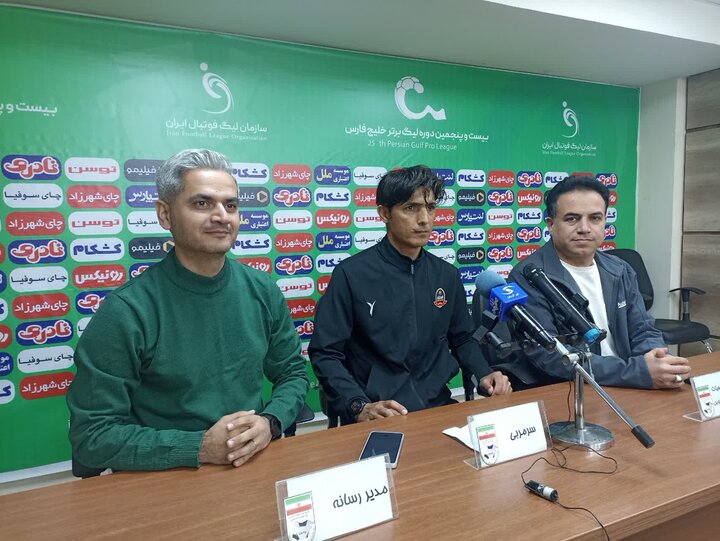 اعتراض شدید مربی شمس آذر به داوری