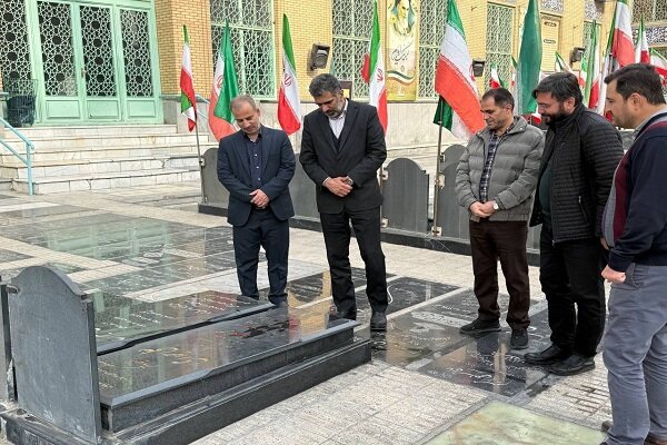 دیدار صمیمانه مسئول بسیج جامعه پزشکی با خانواده شهید علی حیدری؛ تجلیل از ایثار جامعه سلامت