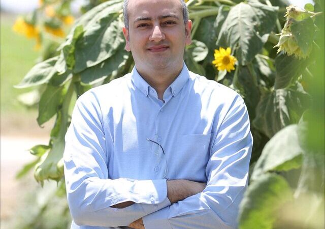 فرهاد قربان‌زاده: چرا وام‌گیری‌های بی‌رویه واژگان انگلیسی نسل جوان را سردرگم کرده است؟