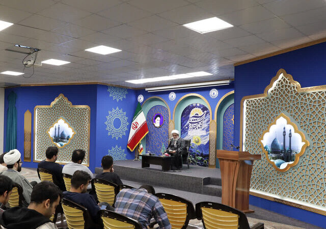 استاد حوزه علمیه قم: شعر، خط مقدم جنگ شناختی در عصر ظهور است