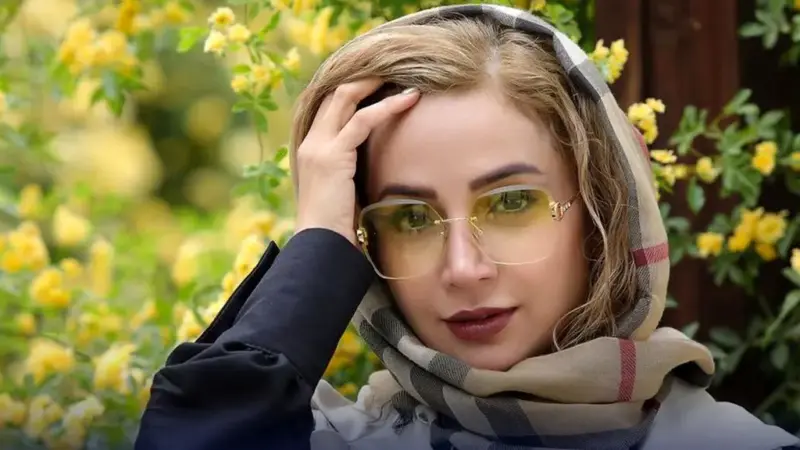 آلبوم تولد شبنم قلی‌خانی، خواهر زیبایش و شباهت دوخواهر با مادرشان