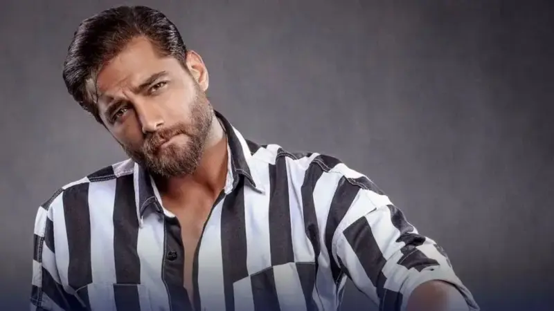 بیوگرافی امیر مقاره خواننده کراش دهه هشتادیا + حواشی ازدواج و دخترش عسل!