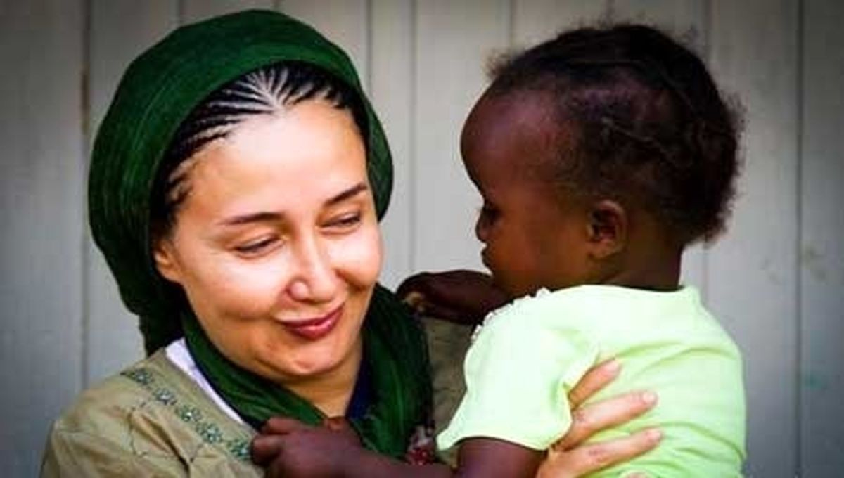 سفر زمان| «کتایون ریاحی» در کنار قحطی‌زدگان آفریقایی؛ سال ۱۳۹۰ + عکس