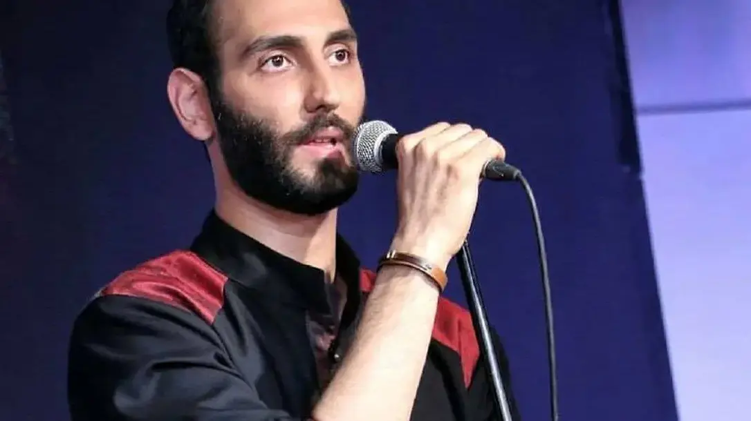 فیلم / خوانندگی عجیب فرهاد پسر مهران مدیری در کانادا / چه اصراریه حالا؟ مگه همه باید خواننده بشن؟!