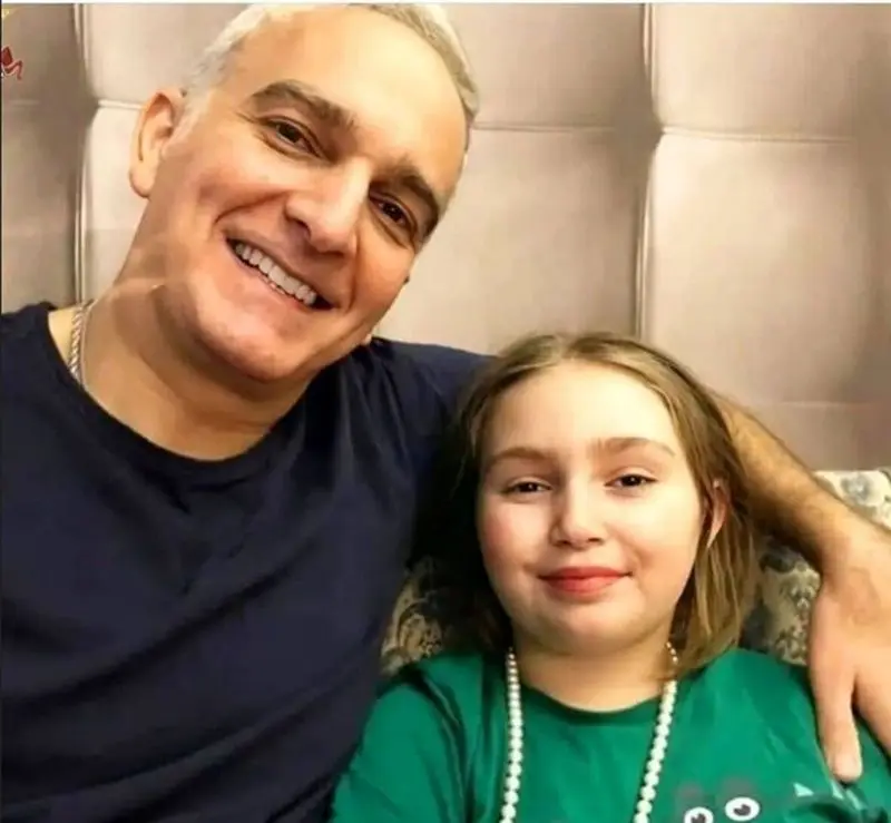 رونمایی از دختر زیبا و موطلایی بیژن بنفشه خواه، شوهر جراح خانم شیرزاد سریال ساختمان پزشکان/ دخترش چقدر شبیه اروپایی هاست