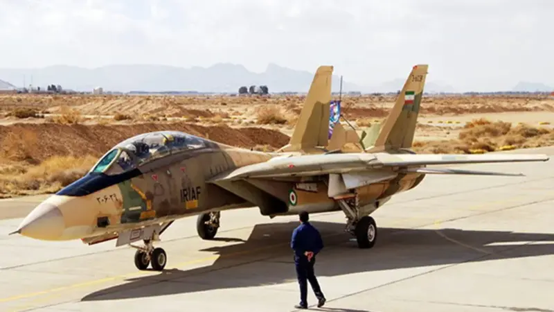 پرواز جنگنده بر فراز تهران و یک نوشته مشکوک: صبر ما هم حدی دارد … + عکس