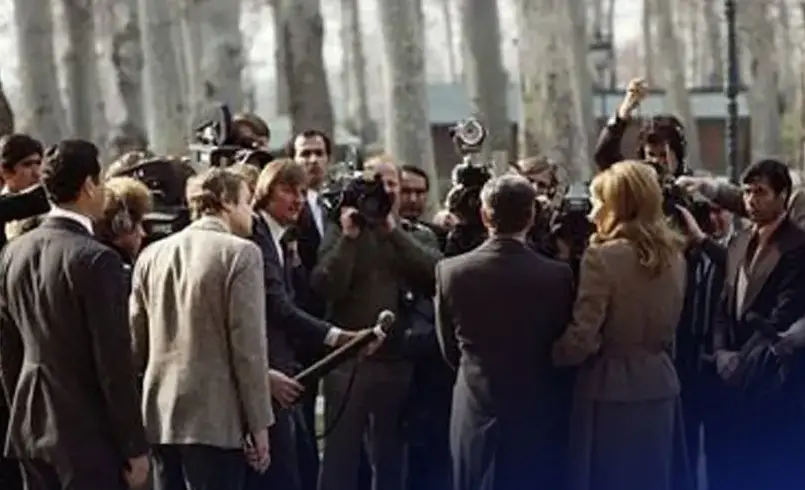 قاب تاریخ| آخرین سکانس شاه در مقابل خبرنگاران ایرانی، چای نوشیدن بهروز وثوقی در پشت صحنه فیلم بت و کودکی شیرین سحر دولتشاهی