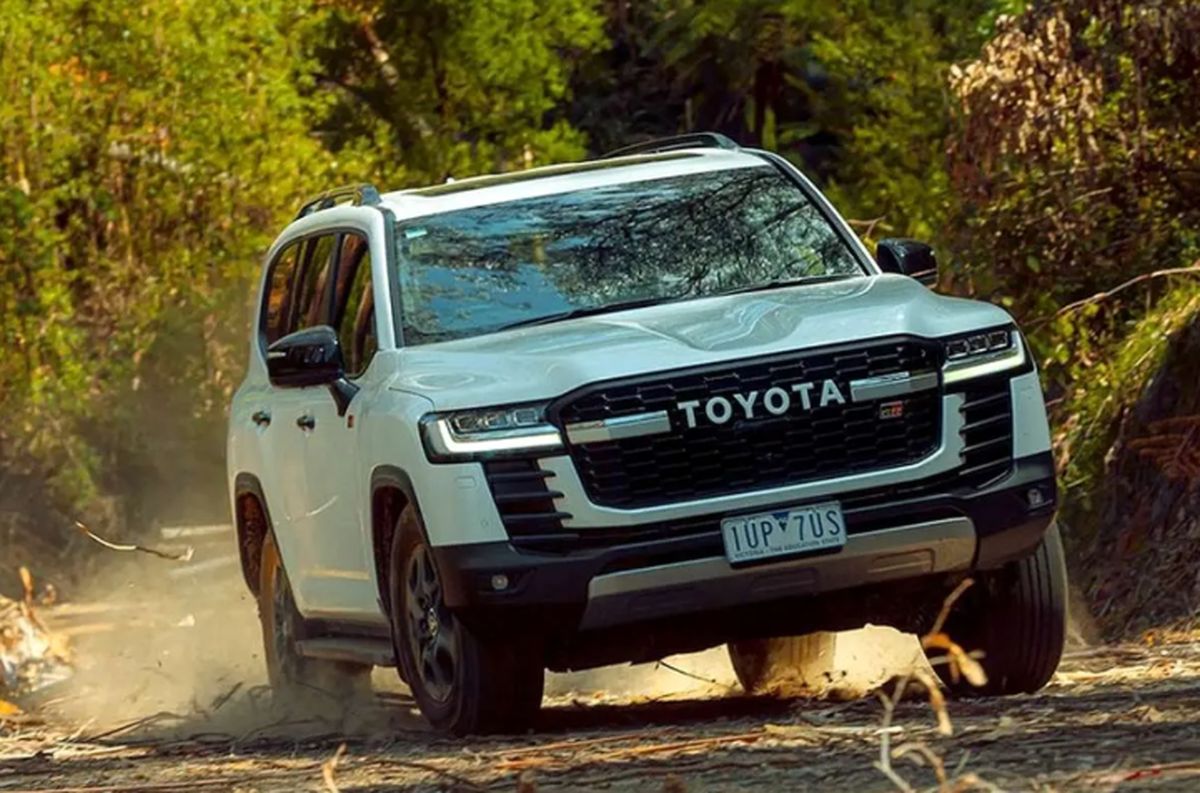 نسخه فول آپشن لندکروز GR SPORT برای نخستین بار در ایران رونمایی شد