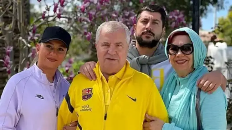 عکس کمتر دیده شده علی پروین در کنار همسر جوان و دختران زیبایش که همه را شگفت‌زده کرد