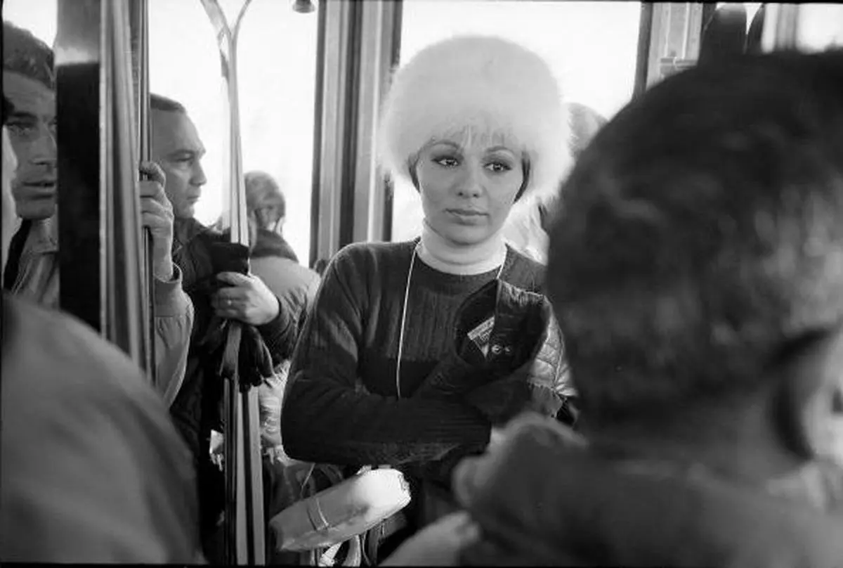 قاب تاریخ | فرح دیبادر حال بازی با الاغ سلطنتی