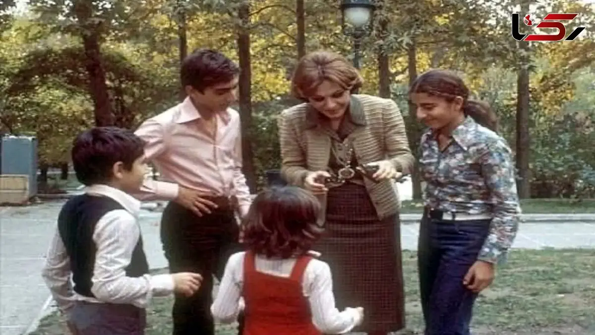 تصویر نادر فرح دیبا با لباس نظامی در اردوگاه دختران؛ سفری به سال ۱۳۴۲