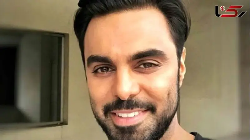 تیپ جنجالی مهدی ماهانی در کافه: جوراب چارخونه و کلاه بابا کرم همه را شوکه کرد!