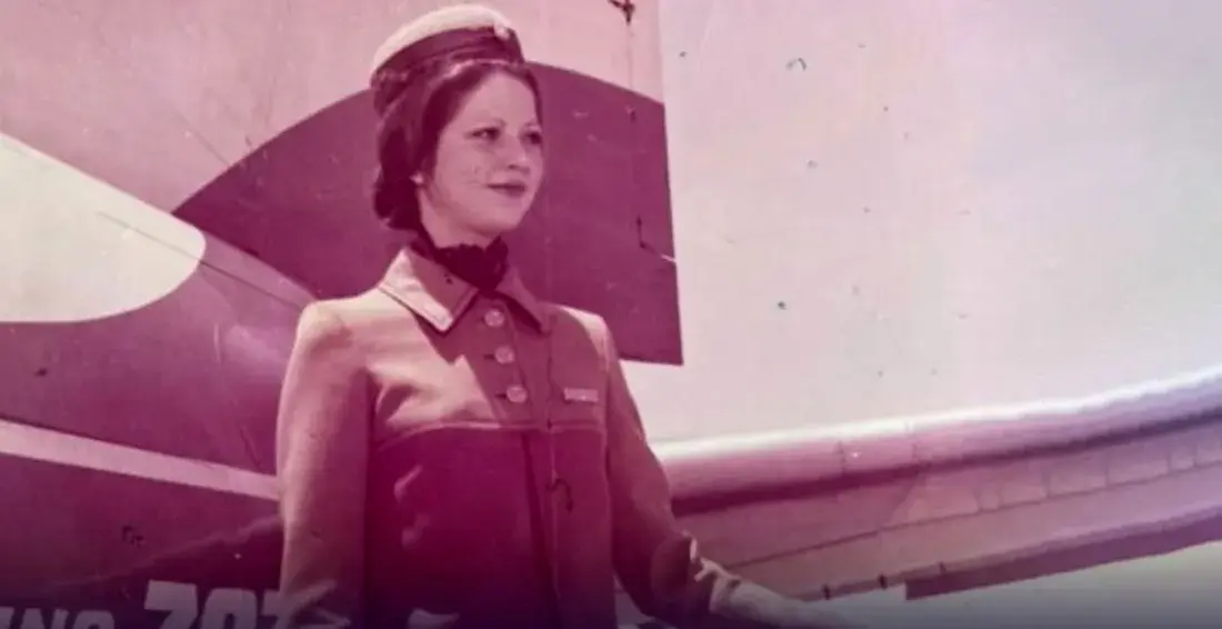 قاب تاریخ|‌ ‌مهماندار برازنده هما، تبلیغ جالب باتری در دهه۴۰، ‌‌برف بازی در پارک ملت دهه ۷۰