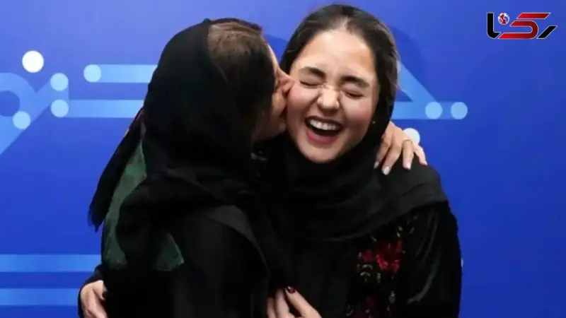 لحظات عاشقانه علی اوجی و نرگس محمدی در جشنواره شهر با حضور پرانرژی فریبا نادری!