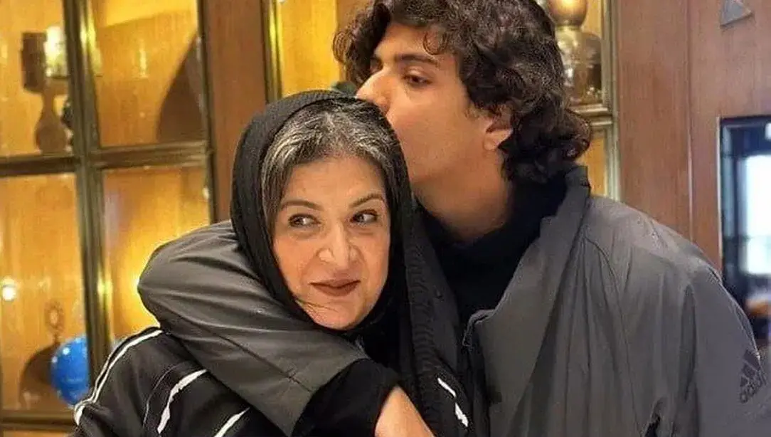 ریما رامین فر همای سریال پایتخت در کنار همسر و فرزندش در پاریس