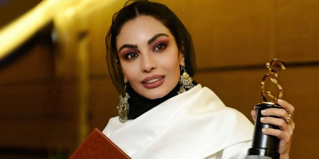 راز استایل شیک و راحت صحرا اسدالهی با ترنچ‌کت؛ چگونه همیشه جذاب می‌ماند؟