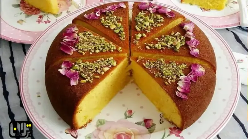 راز تهیه کیک دو رنگ موج‌دار زعفرانی که هر خانم خانه‌داری باید بداند!