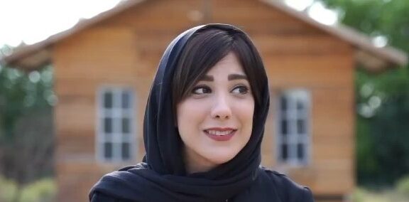 (ویدیو) شعر بی‌همتا و دلی با صدای دلنواز باران نیکراه/ سینه ام دکان عطاری است/ سینه ام دکان عطاری است دردت چیست ؟…