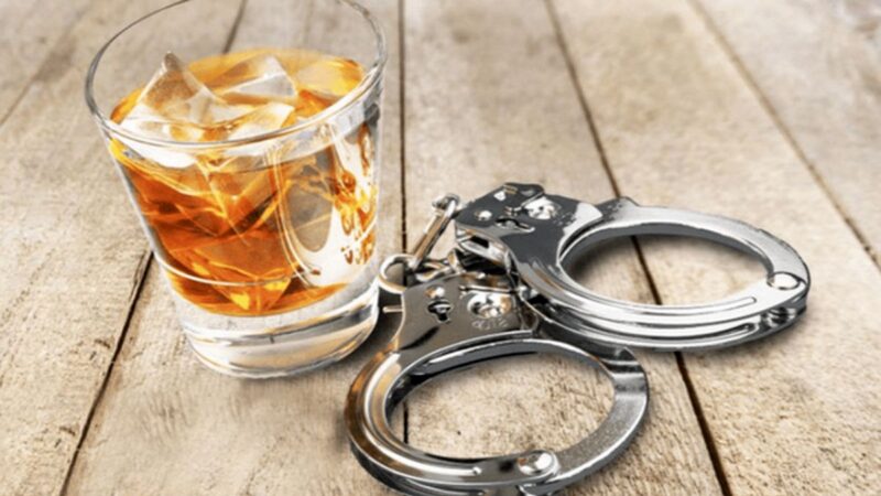 بازداشت ۷ بازیگر مشهور در پارتی مخفی با کشف ۳۸ لیتر مشروب دست‌ساز