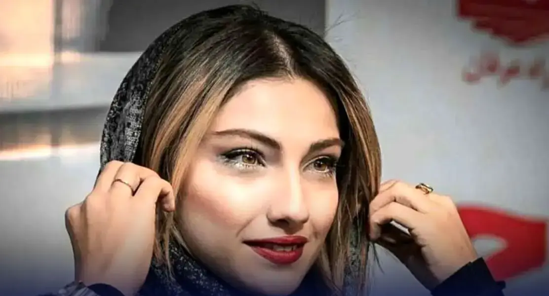 استایل پاییزی و گران قیمت محیا دهقانی / خودنمایی کت چرمی مشکی با پیراهن مردانه سفید