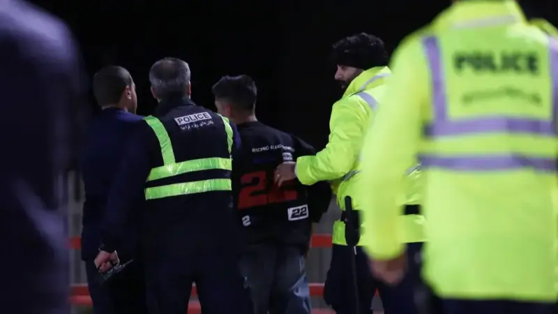 واکنش جنجالی سرمربی شمس آذر به قضاوت داور در بازی پرسپولیس؛ لحظه‌ای که همه را شوکه کرد!